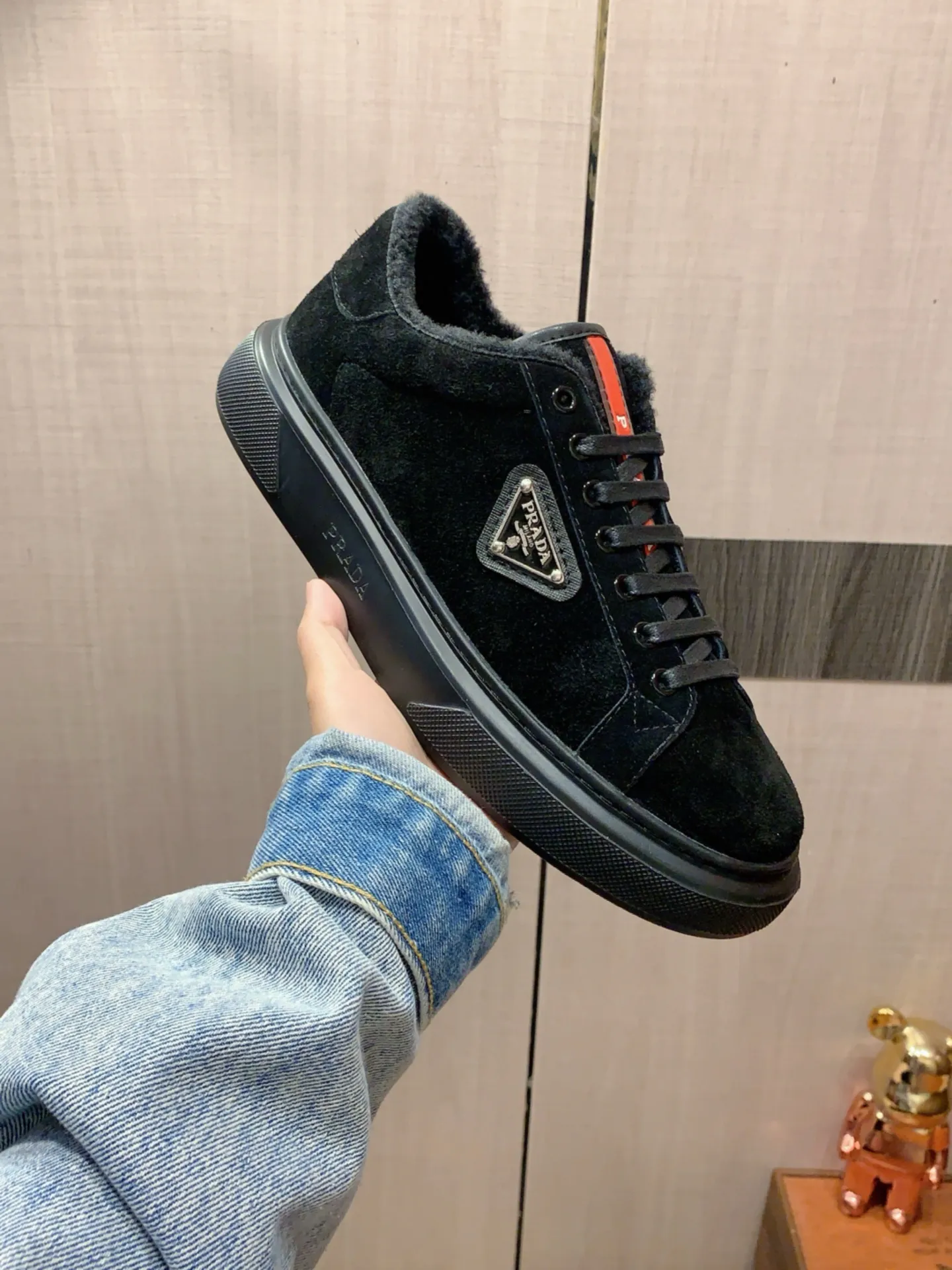 Warm new model: Factory price: 460💰💰🎩🎩[Lightning][Lightning] "Prada Men's Shoes💰pRADA*" The latest and most popular casual shoes, top brand [seduce] luxury~purchase, top~quality. [Strong] The upper is made of imported breathable anti-wear material ➕ Breathable simulated fur feet (•) with fine workmanship. The original stylish and stylish soft rubber wear-resistant and non-slip outsole is light and comfortable on the feet. The real thing looks better when photographed in person. 0186: code: 38-44, 4️⃣ colors selected